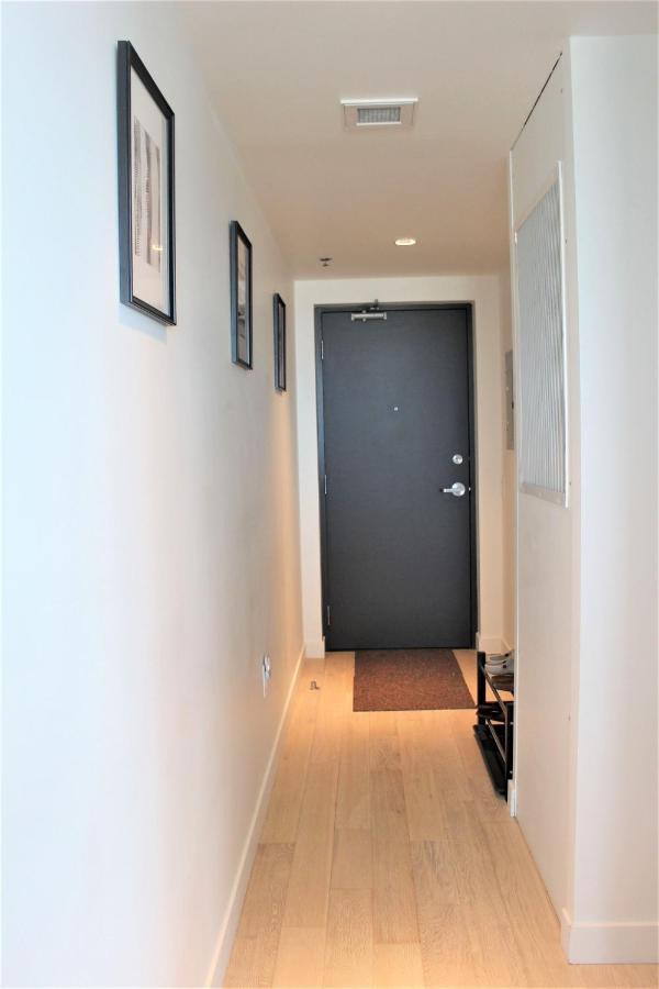 Luxury Skyline Condo In Downtown Free 24/7 Parking ウィニペグ エクステリア 写真