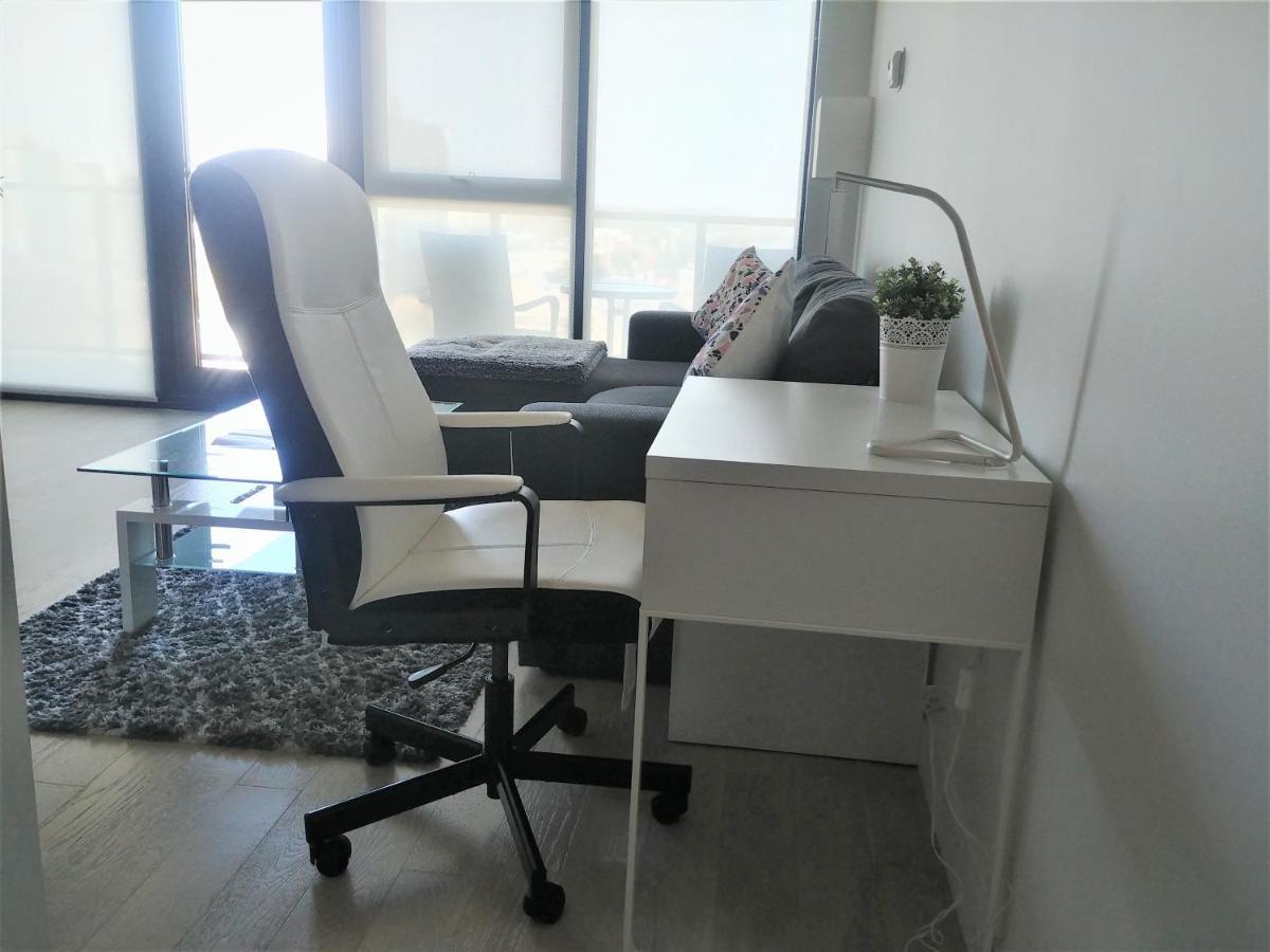 Luxury Skyline Condo In Downtown Free 24/7 Parking ウィニペグ エクステリア 写真