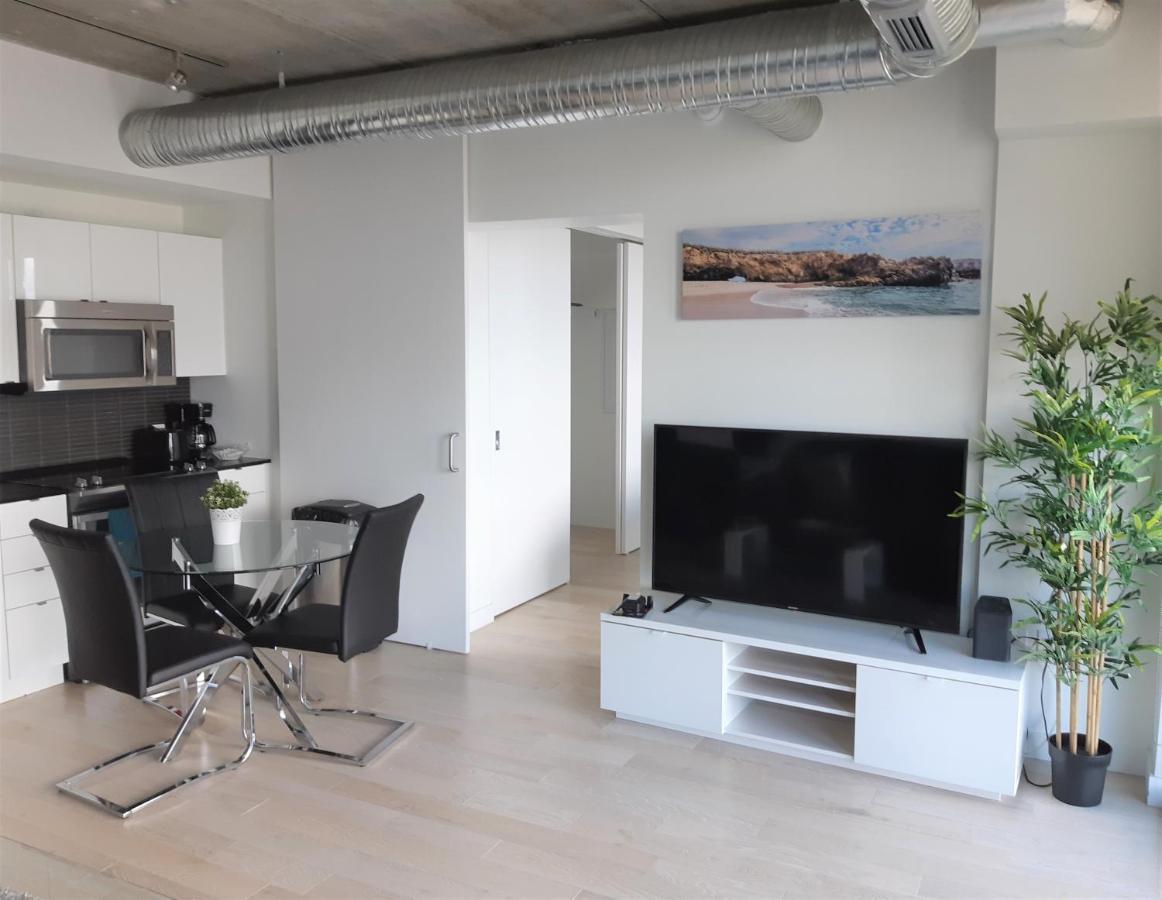 Luxury Skyline Condo In Downtown Free 24/7 Parking ウィニペグ エクステリア 写真