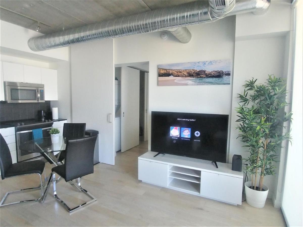 Luxury Skyline Condo In Downtown Free 24/7 Parking ウィニペグ エクステリア 写真