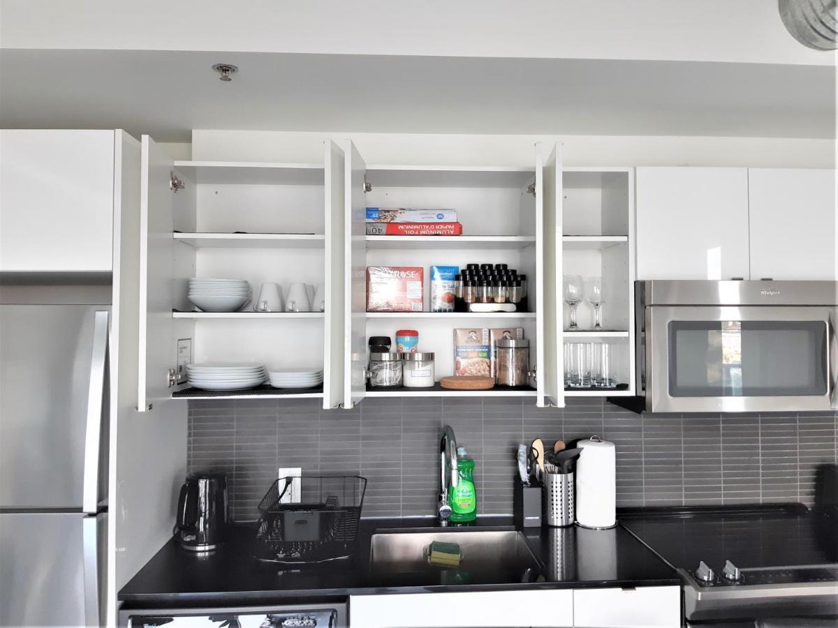 Luxury Skyline Condo In Downtown Free 24/7 Parking ウィニペグ エクステリア 写真