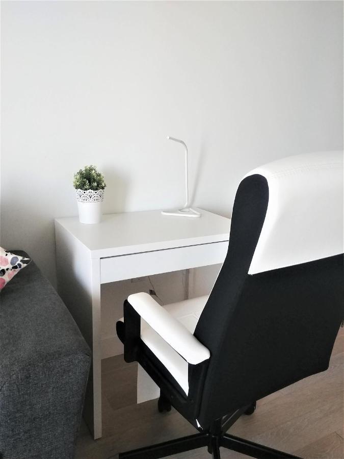 Luxury Skyline Condo In Downtown Free 24/7 Parking ウィニペグ エクステリア 写真