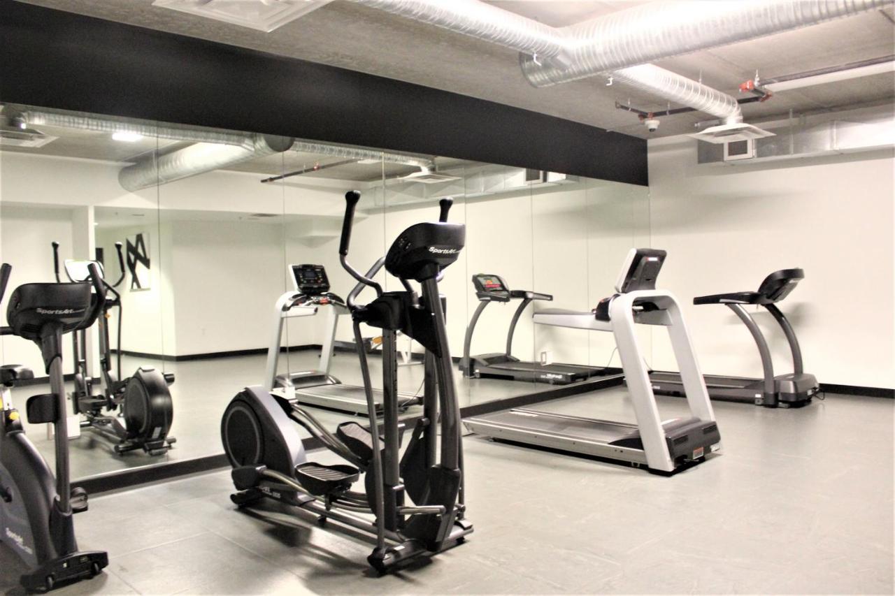 Luxury Skyline Condo In Downtown Free 24/7 Parking ウィニペグ エクステリア 写真