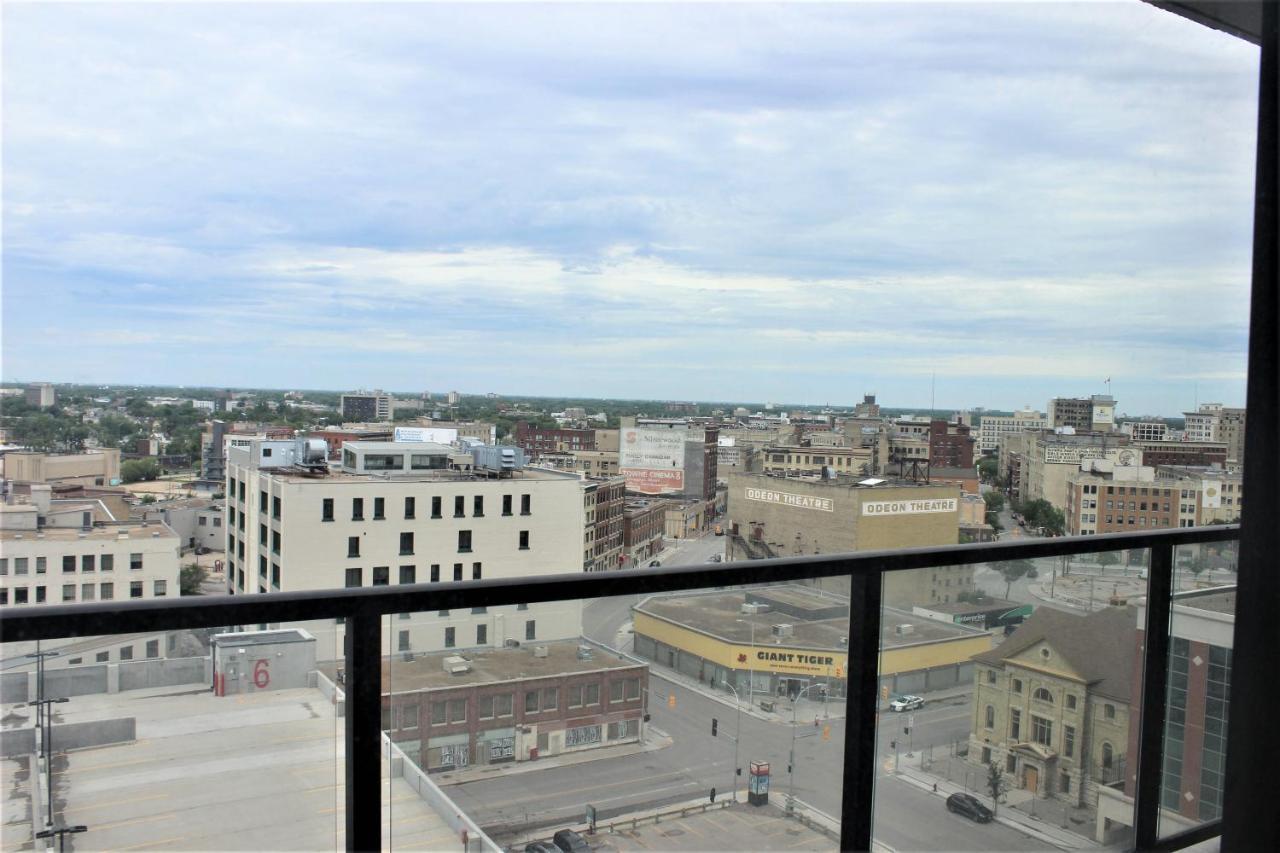 Luxury Skyline Condo In Downtown Free 24/7 Parking ウィニペグ エクステリア 写真
