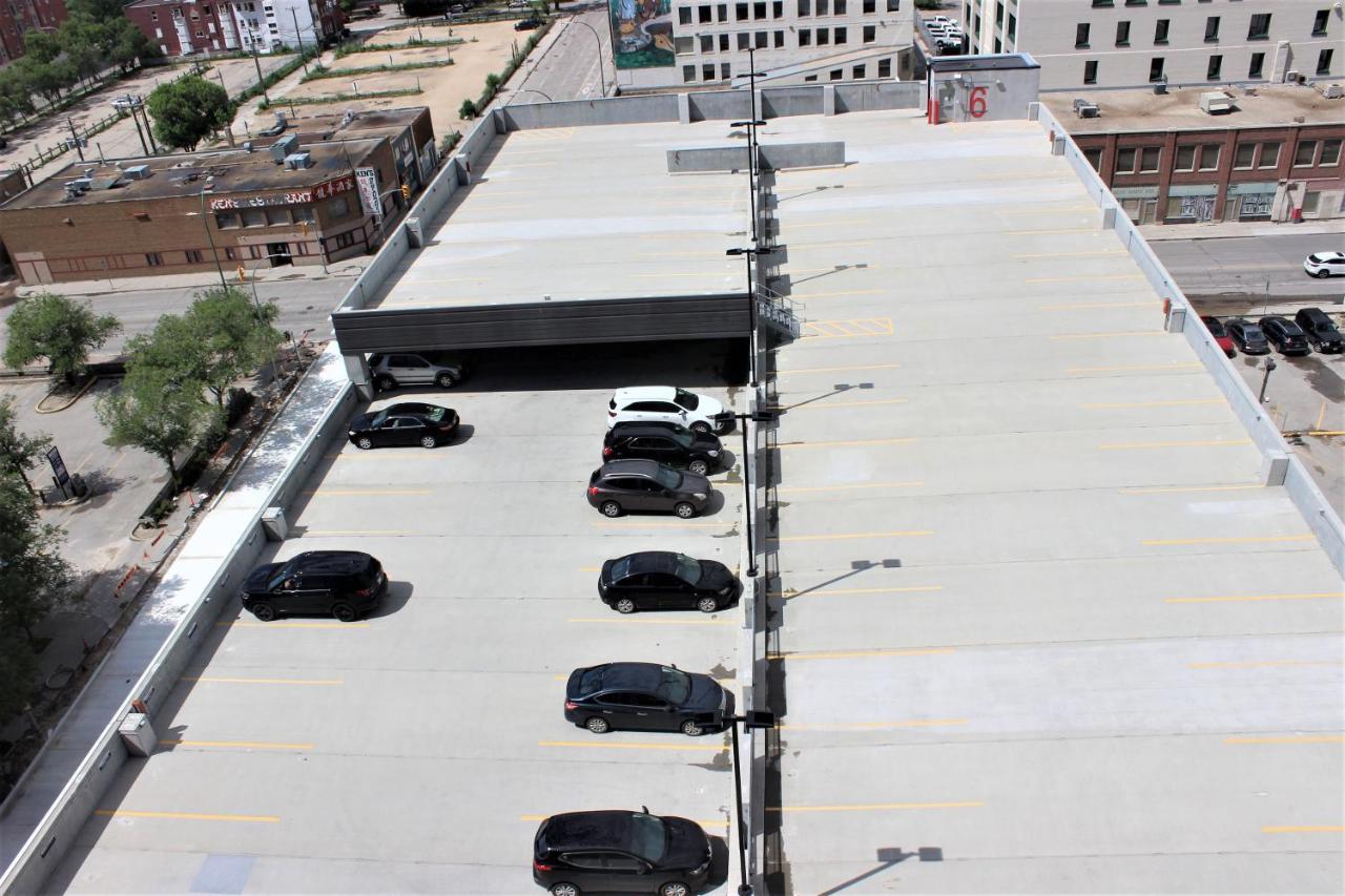 Luxury Skyline Condo In Downtown Free 24/7 Parking ウィニペグ エクステリア 写真
