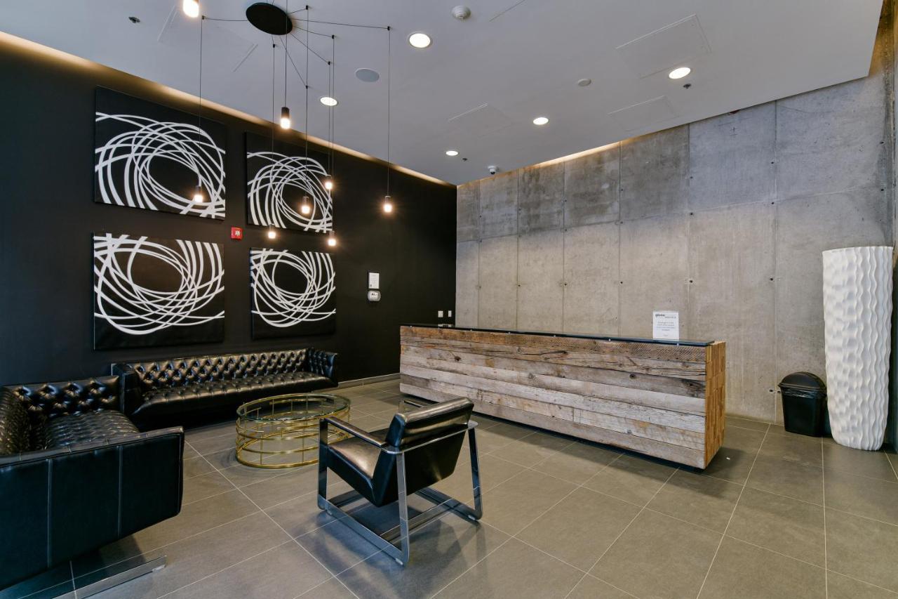 Luxury Skyline Condo In Downtown Free 24/7 Parking ウィニペグ エクステリア 写真